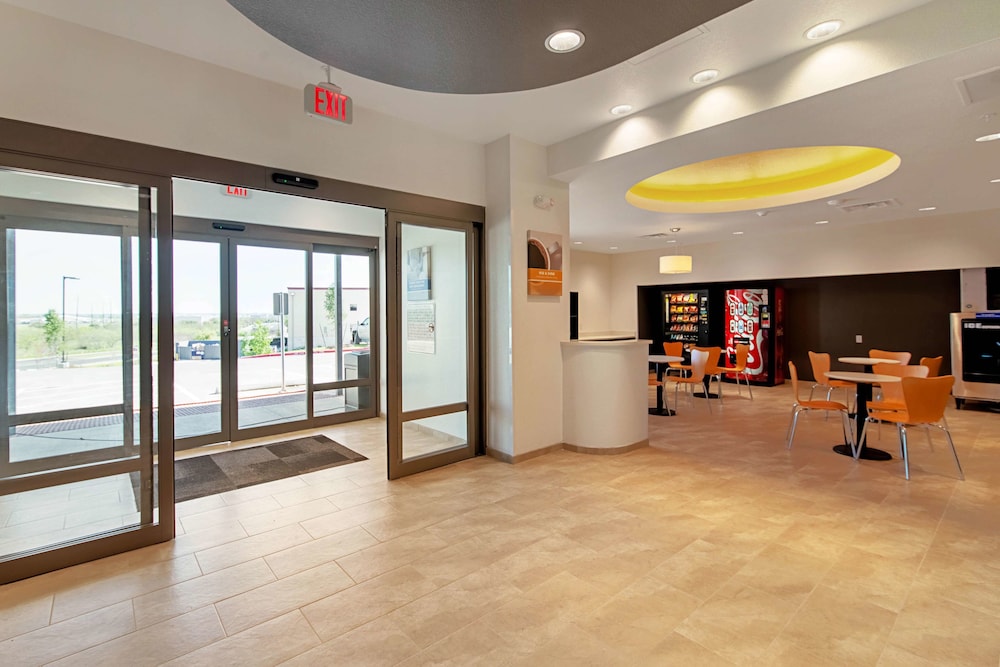 Motel 6 Austin, TX - Airport view 3