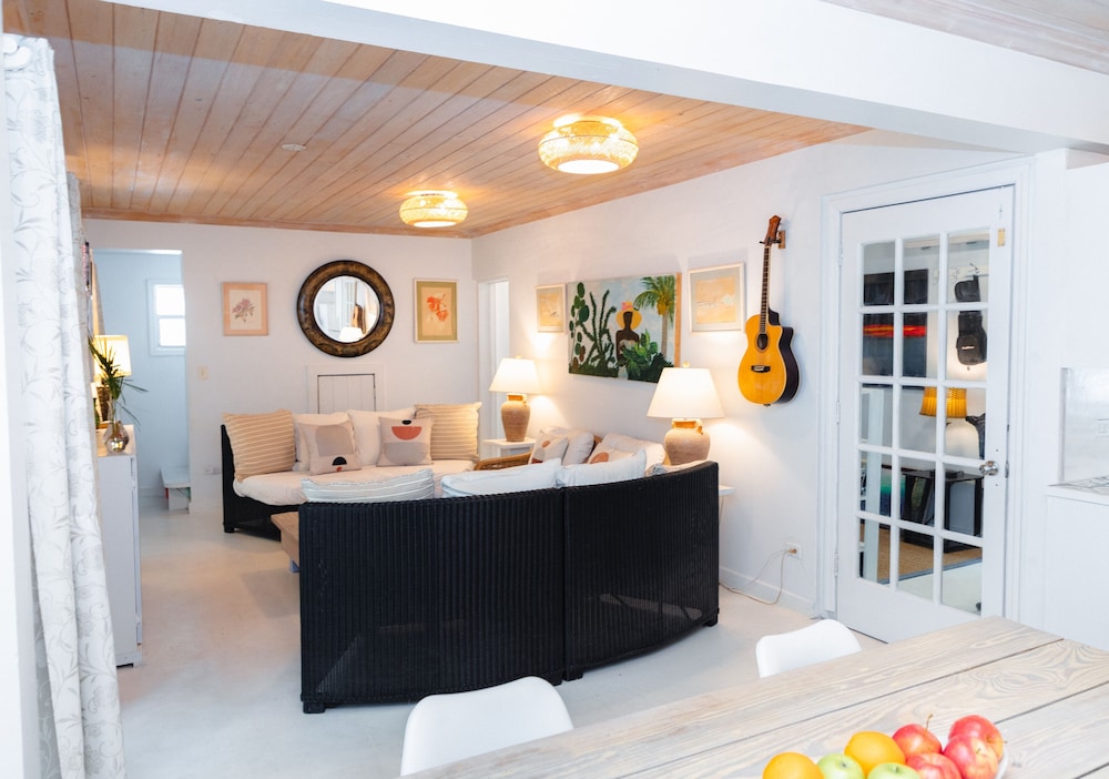 Sea Song Hi 4 Bedroom Home