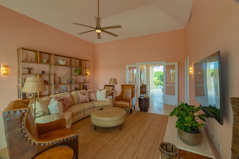 Lake Villa With Pool Table Tennis and Billiard