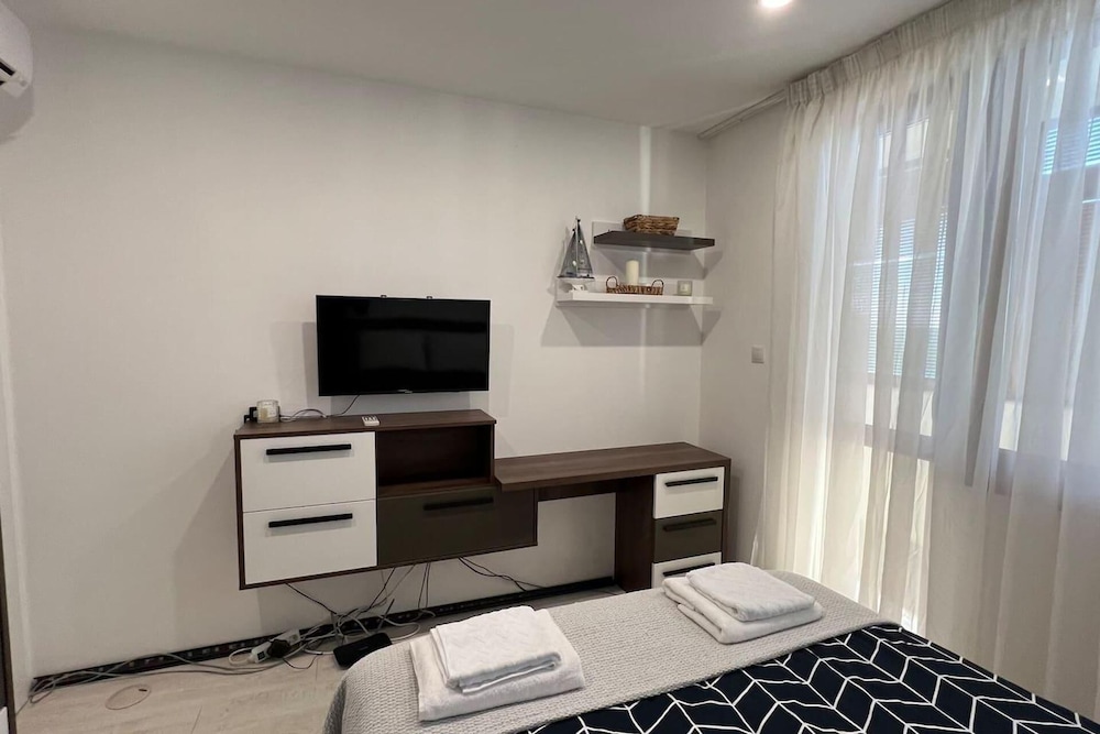Luxurious Beach House With Wi-fi and Parking view 2