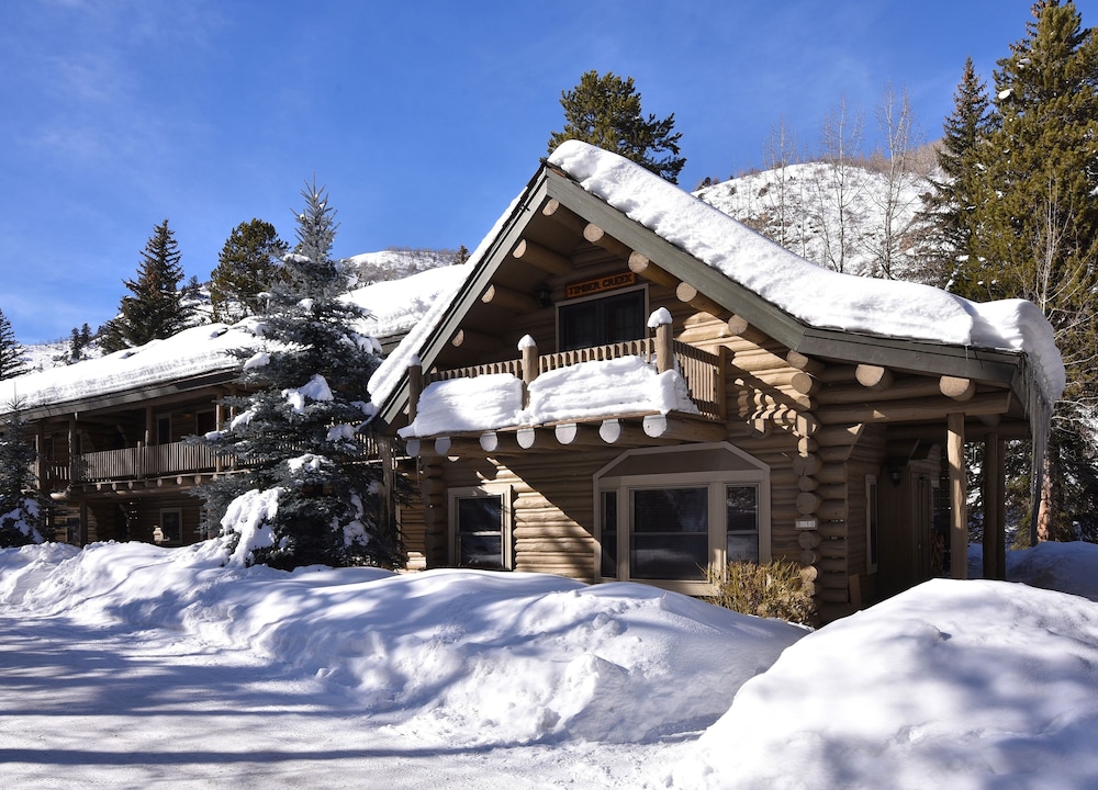 Timbercreek #10b 3 Bedroom Home by RedAwning