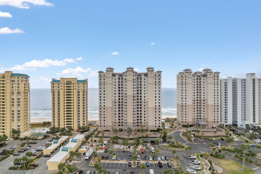Indigo East 901 + Den W/cabana !