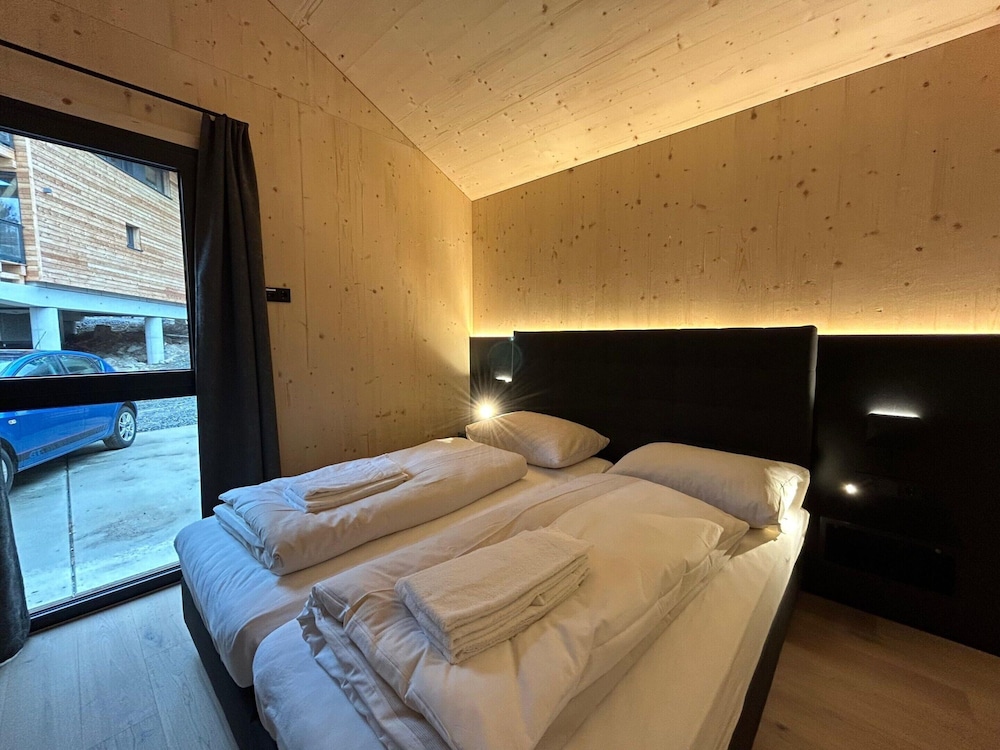 Superior Chalet With Sauna and hot tub