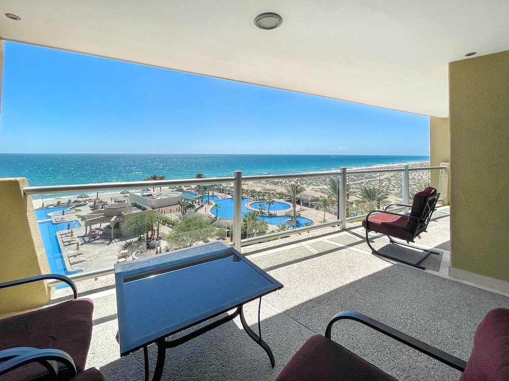 Hidden Gem Condo With Pools Private Beach