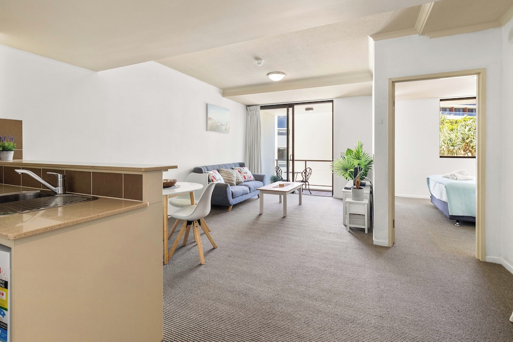 Burleigh Bliss Coastal Hideaway