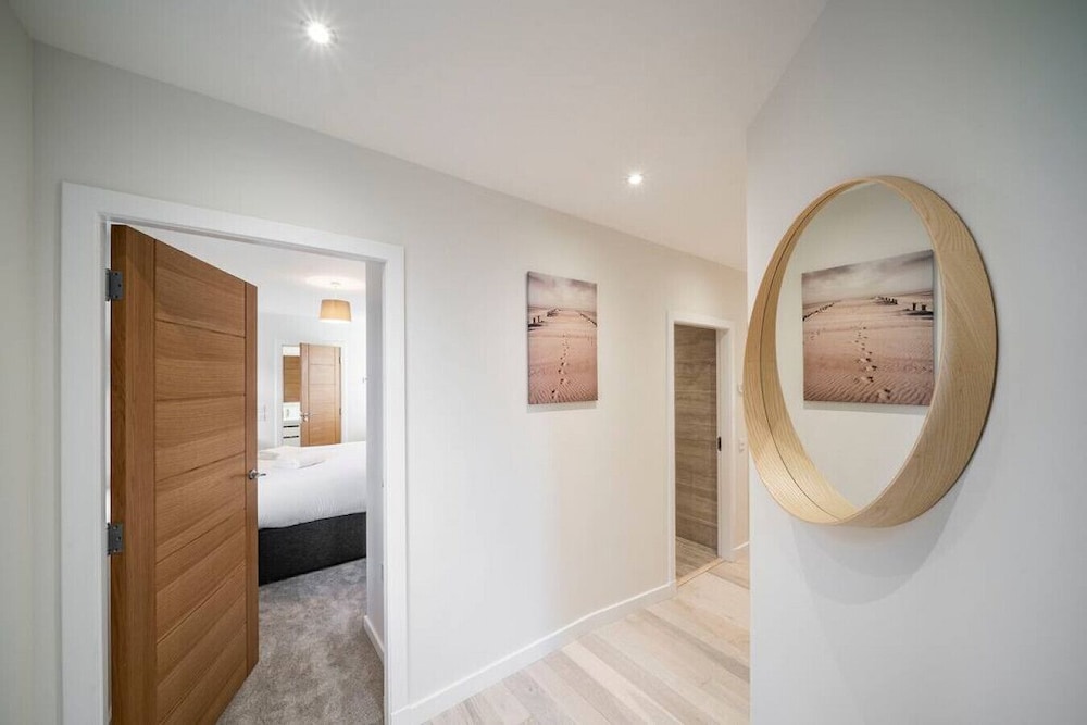 West Queen Street Apt - The Luxe Life