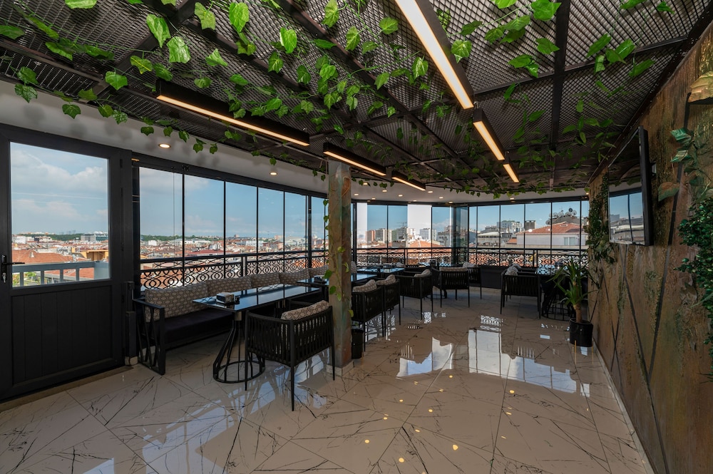 White Corner Otel - Image 30