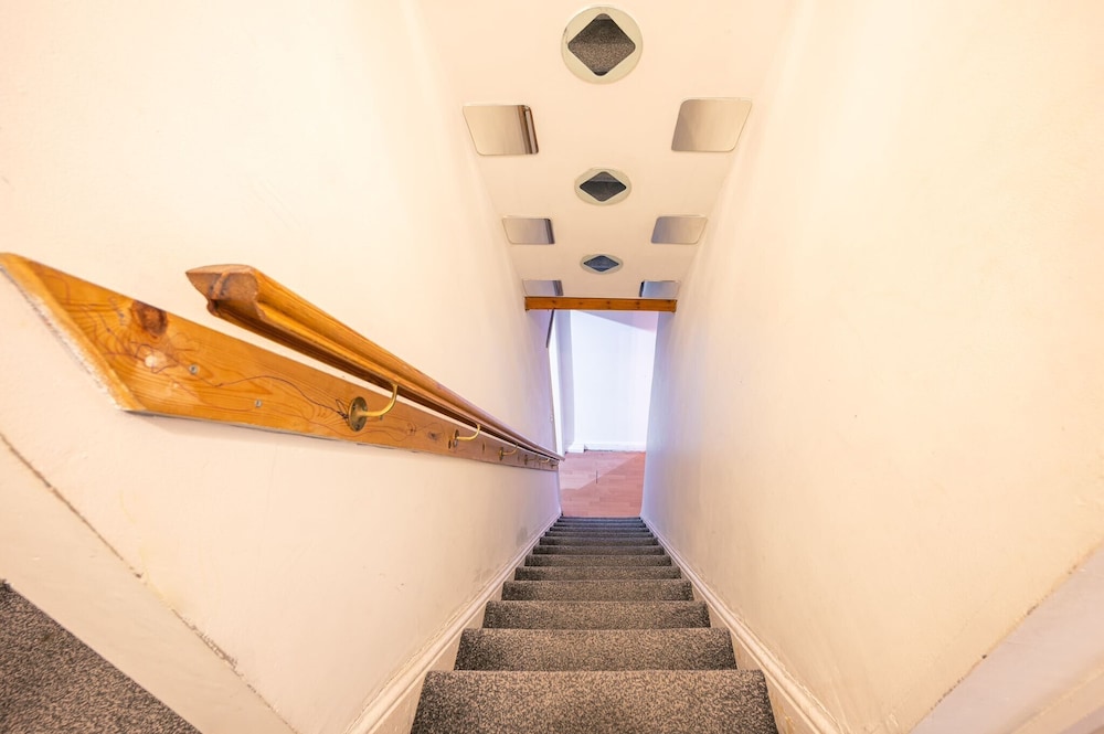 Rochdale Retreat - Spacious 4-bed House 8 Beds