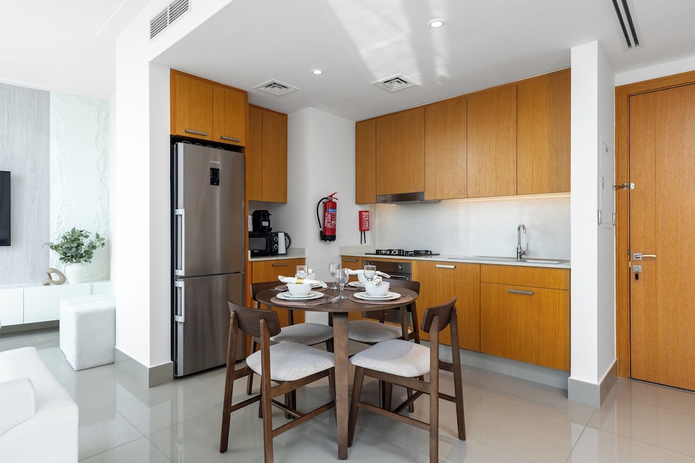 Maison Privee - City Heights Retreat w/ Panoramic Skyline Views