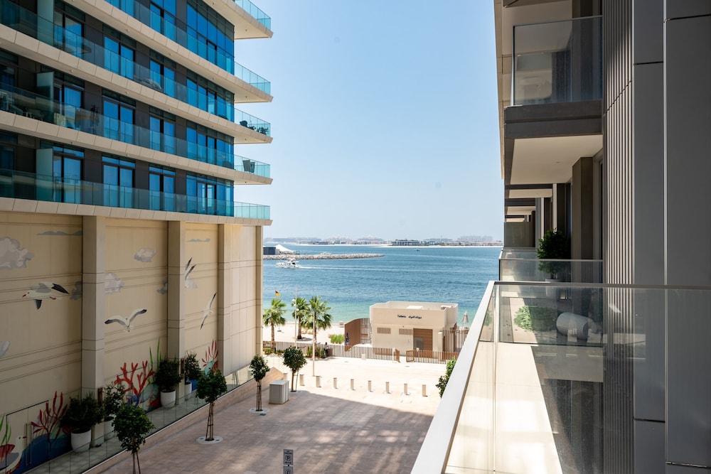 Chic 1BR in Emaar Beachfront
