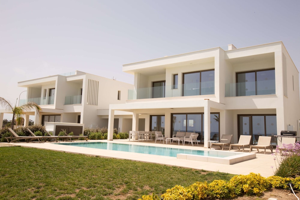 Phaedrus Living: Serenity Waves Villas No.2