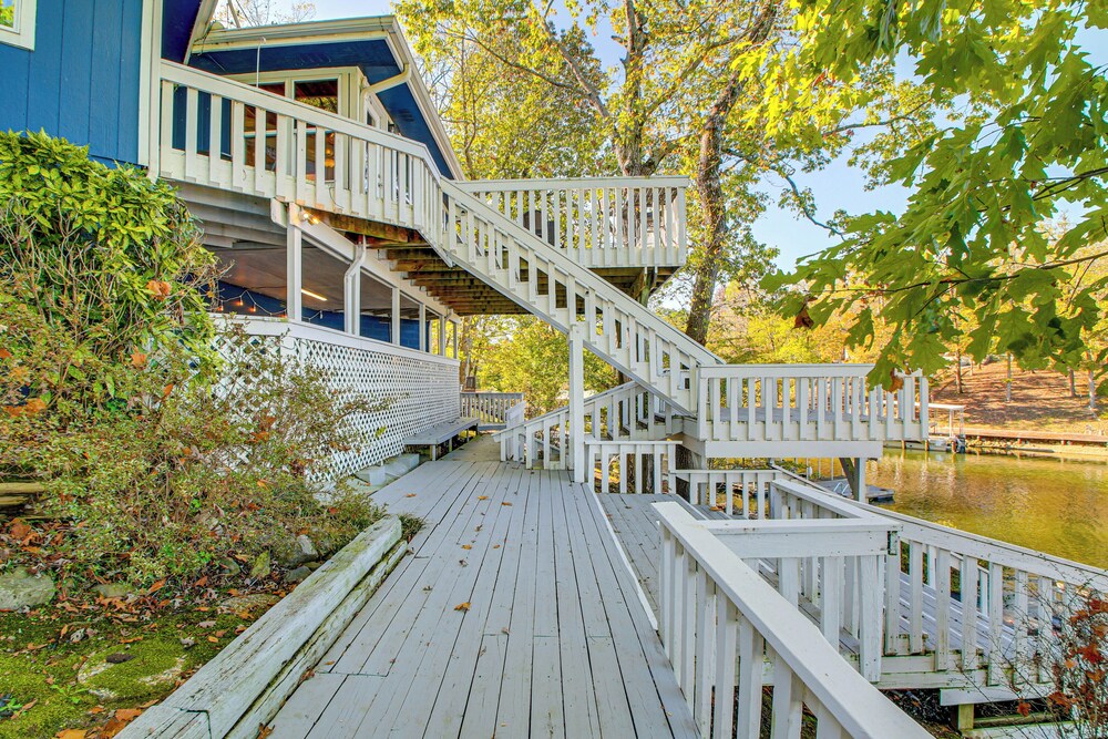 Lake Hamilton Escape w/ Dock & Waterfront Views!