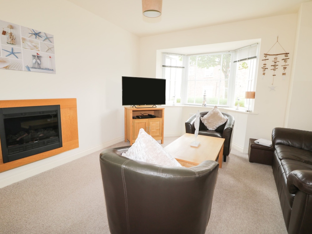 2 Perran Court