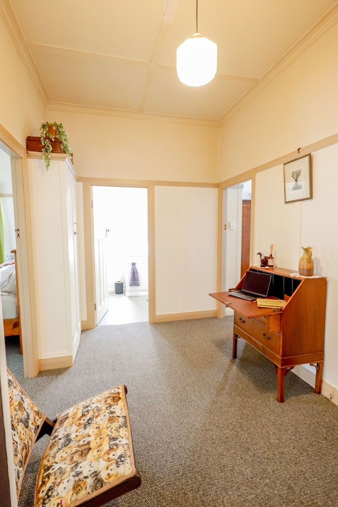 Cosy 3-bed Home With Fireplace & Outdoor BBQ