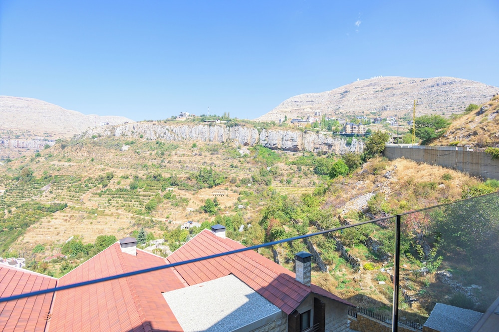 Verve 2BR Apt. by The Valley Kfardebian