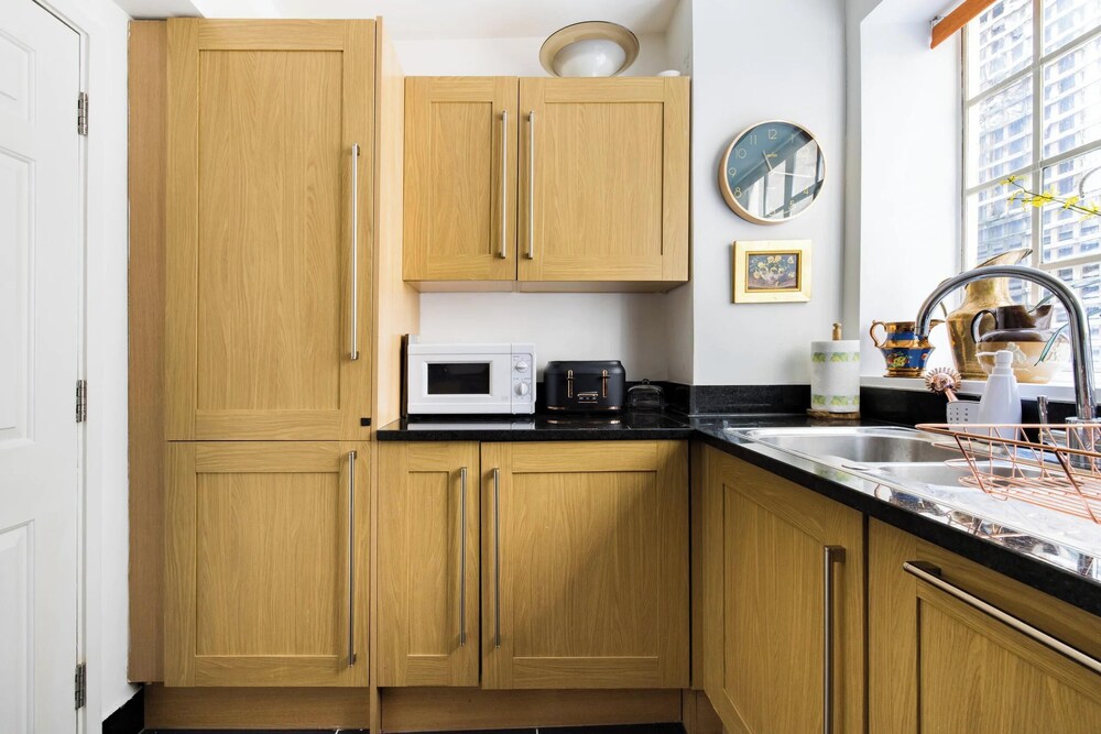 Mayfair W/ac 3-bed-5guests Berkeley Square
