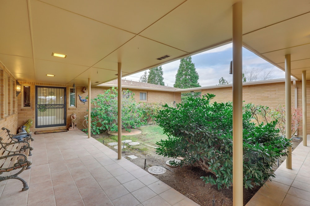 2 Living Areas + Library! Home 22 Mi to Mt Rose