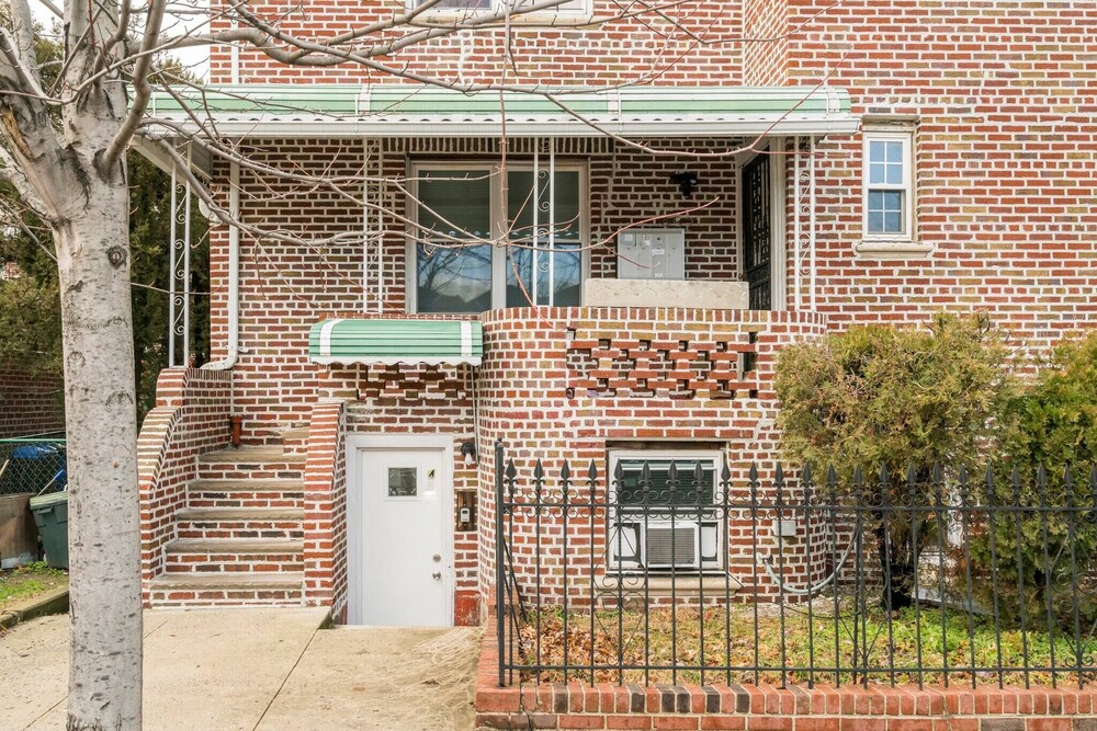 Lovely 2 Bedroom In Brooklyn Sleeps 5 view 3
