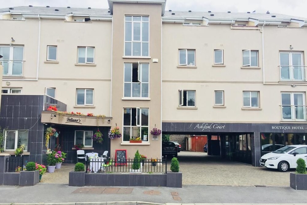 Ennis Vacations - Ashford Court Boutique Hotel - Property Image 1