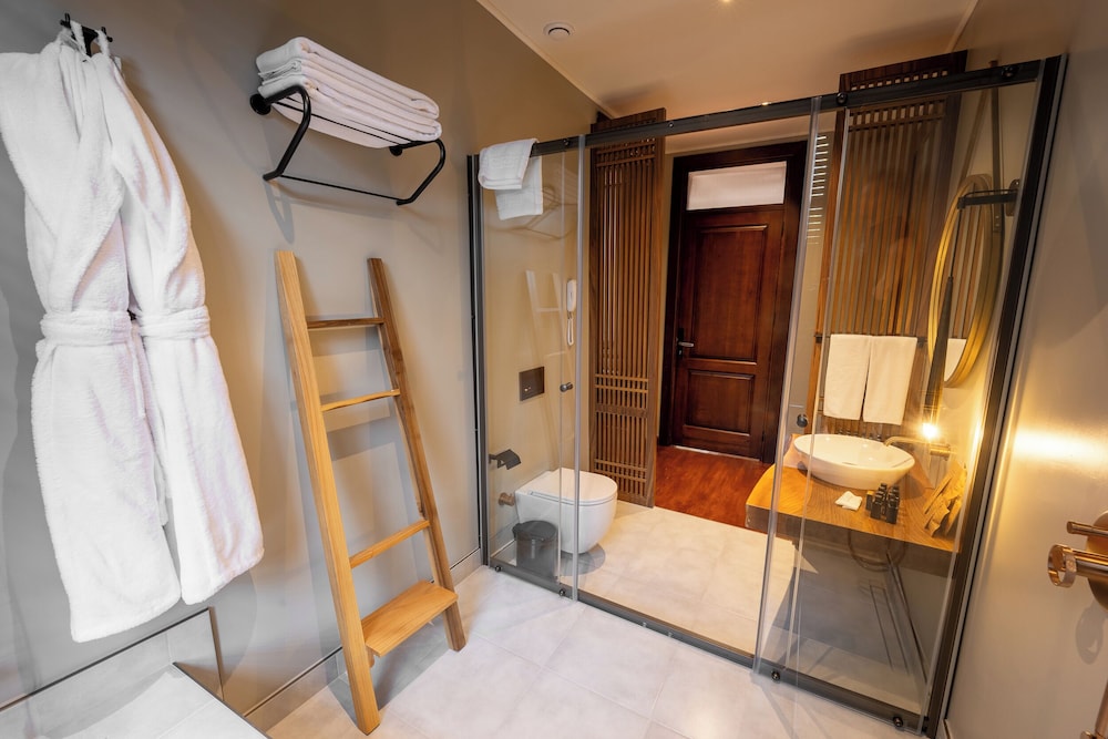 Belmondo Süitler - Image 157