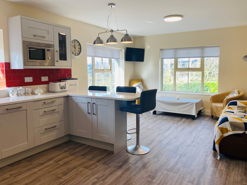 Brand new 2 Bedroom Home Overlooking Kenmare Bay Estuary