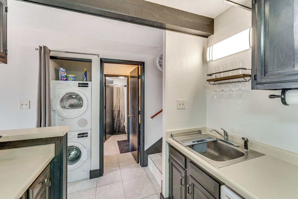 Angel Fire Mountain Condo: Steps to Ski Resort! view 2
