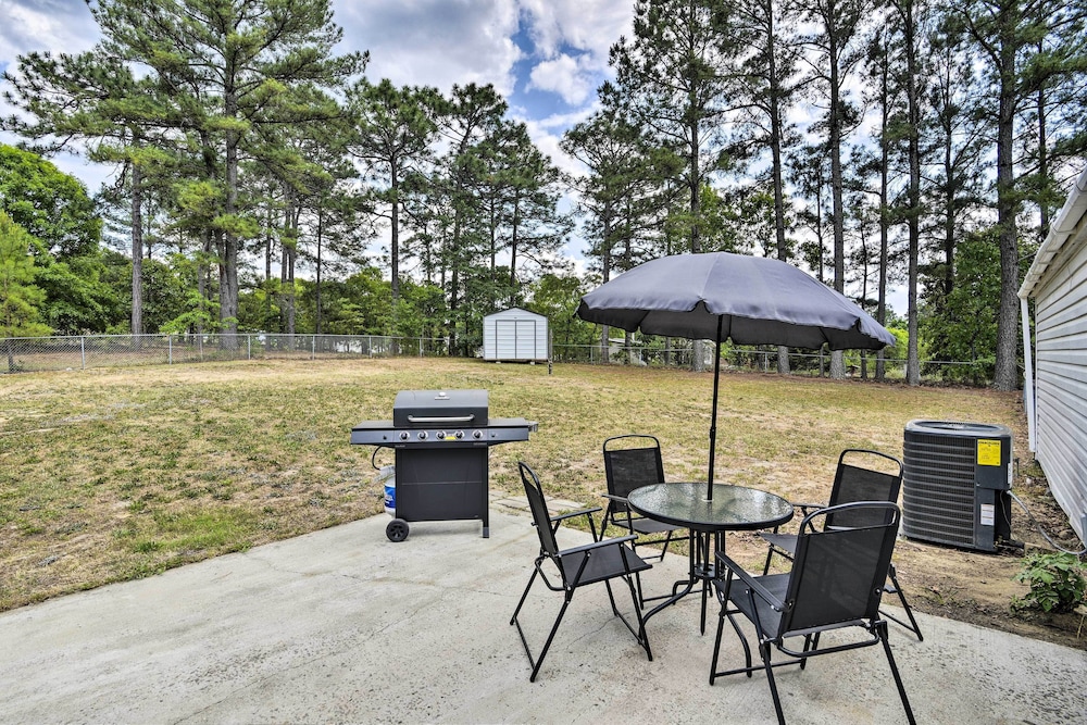 Cozy House w/ Huge Yard ~ 16 Mi to Fort Bragg view 5