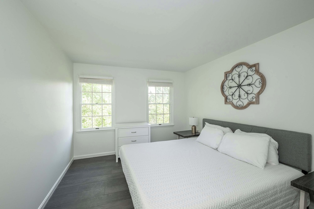 Lark Meadow Retreat Sleeps 10!