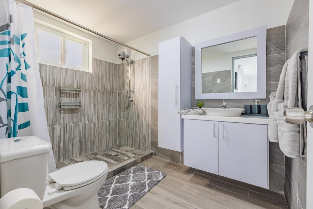 NEW Modern Stylish 6BR 6BA Villa Near Palmbeach