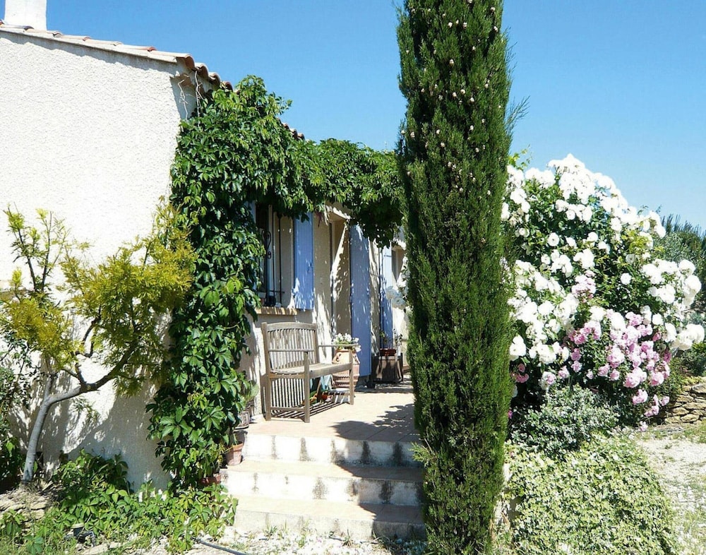 Cozy Vacation House With Pool, Vernegues