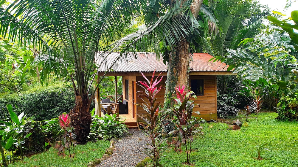 Cabinas Costa Tropicana