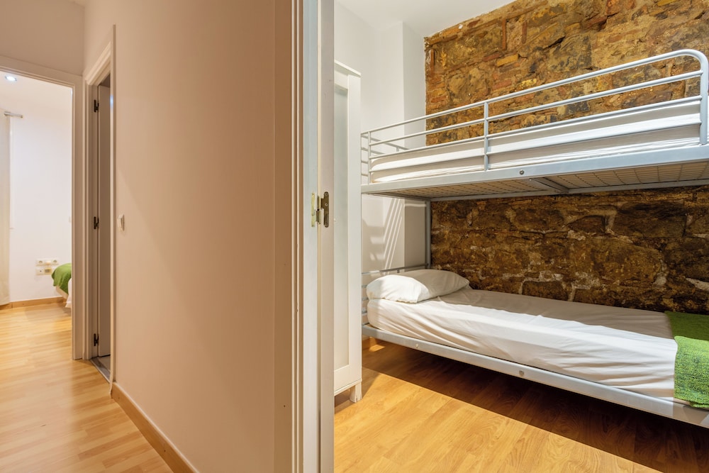 Apartment Near Las Ramblas For Families Or Friends