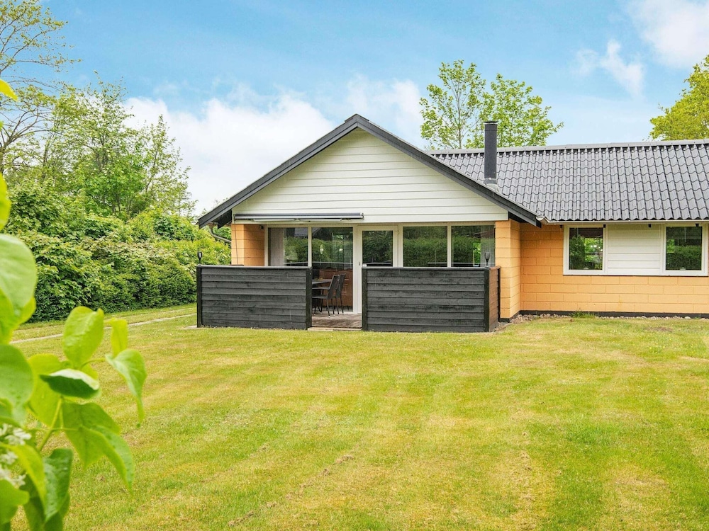 6 Person Holiday Home in Hemmet