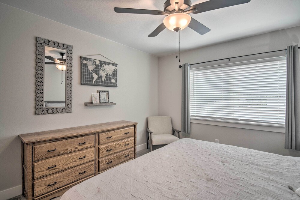 < 1 Mi to Downtown: Gorgeous Loveland Townhome! view 3
