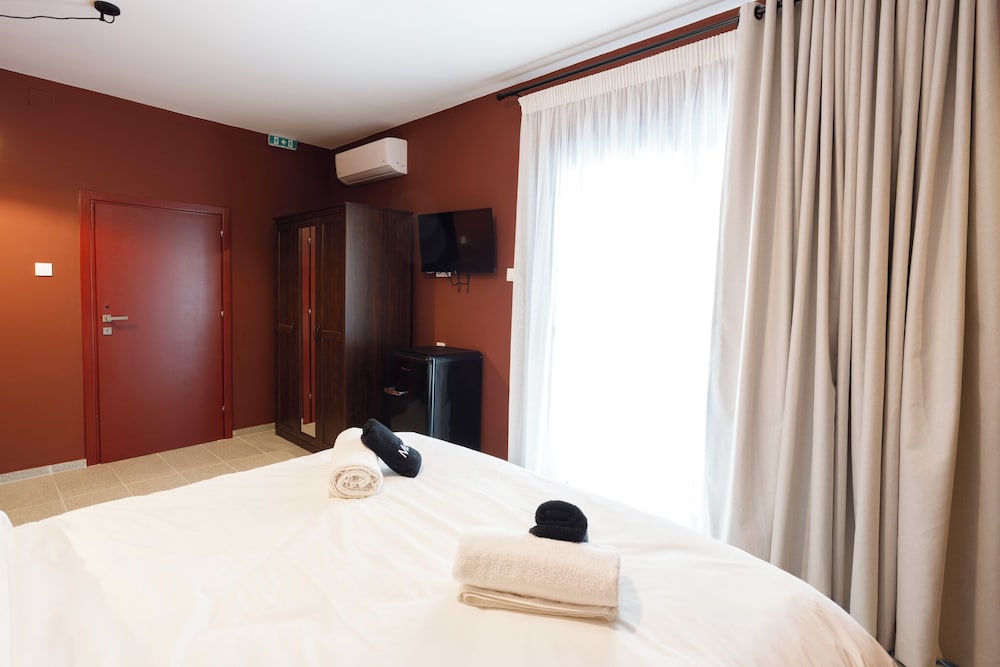 Canvas Color Your Stay