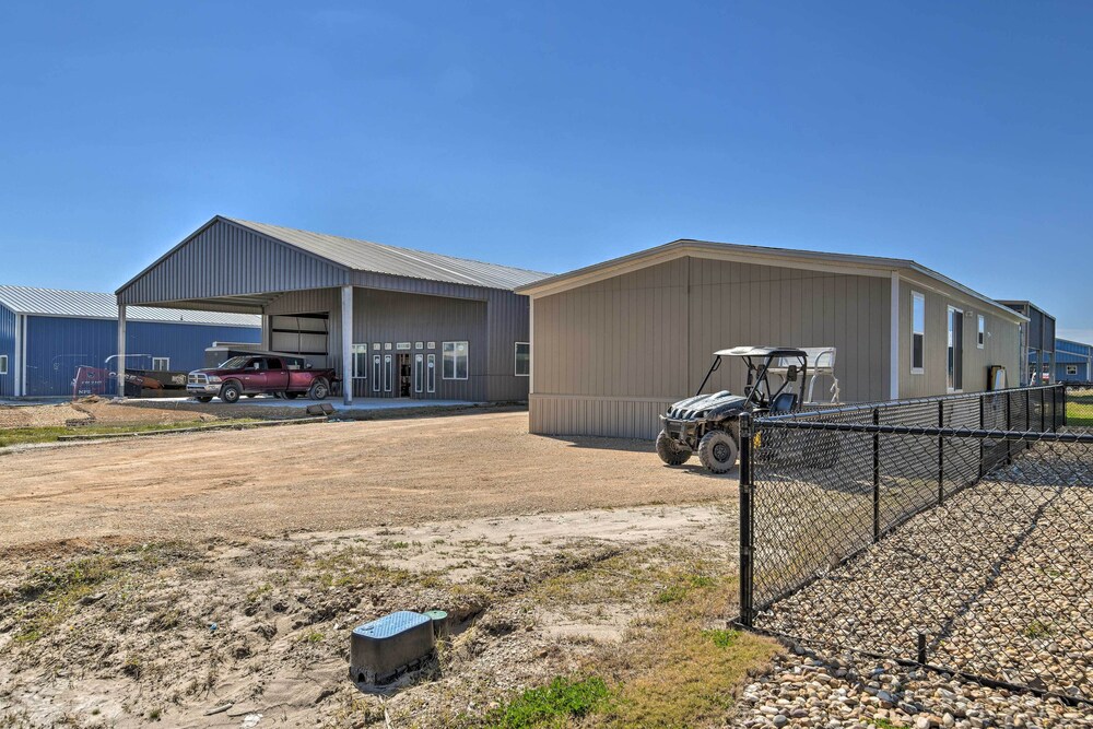 Quaint Port O'connor Home - 3 Mi to Beach! view 4