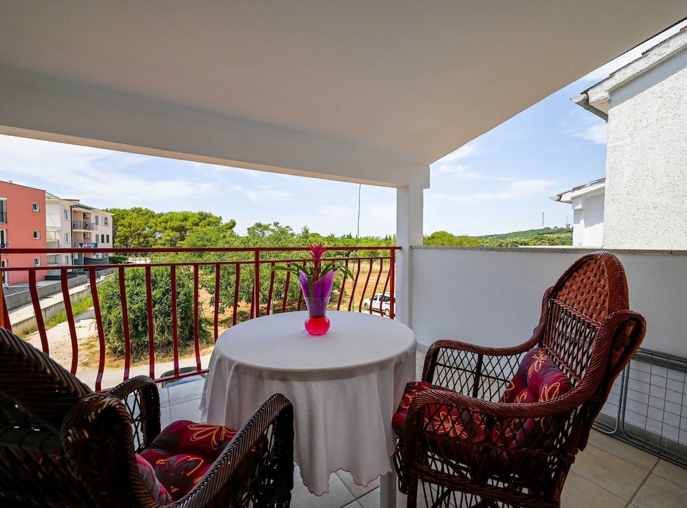 Calm and Stylish Rooms With Balcony