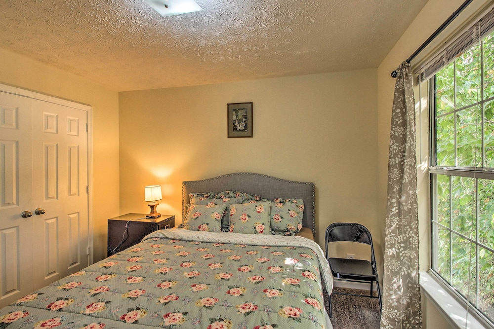 Spacious Stone Mountain Home - Walk Everywhere!