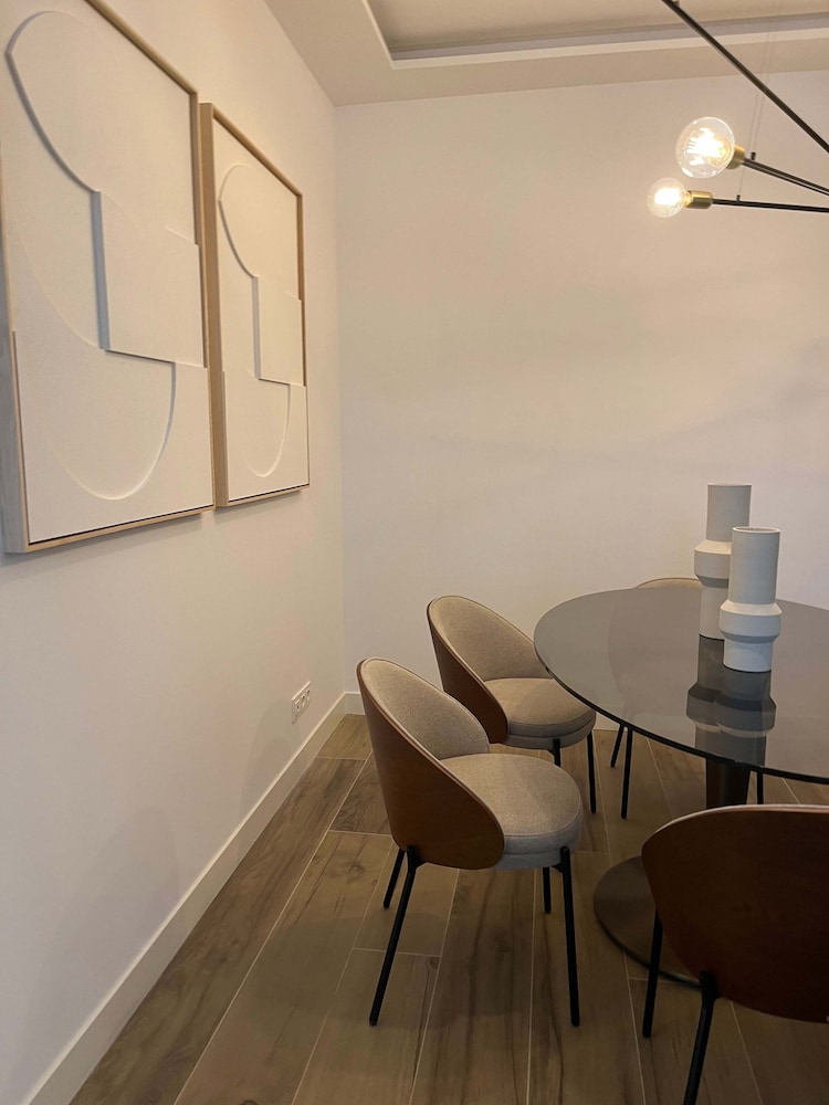 w Chic Urban 3BR w Sunny Terrace in Chueca