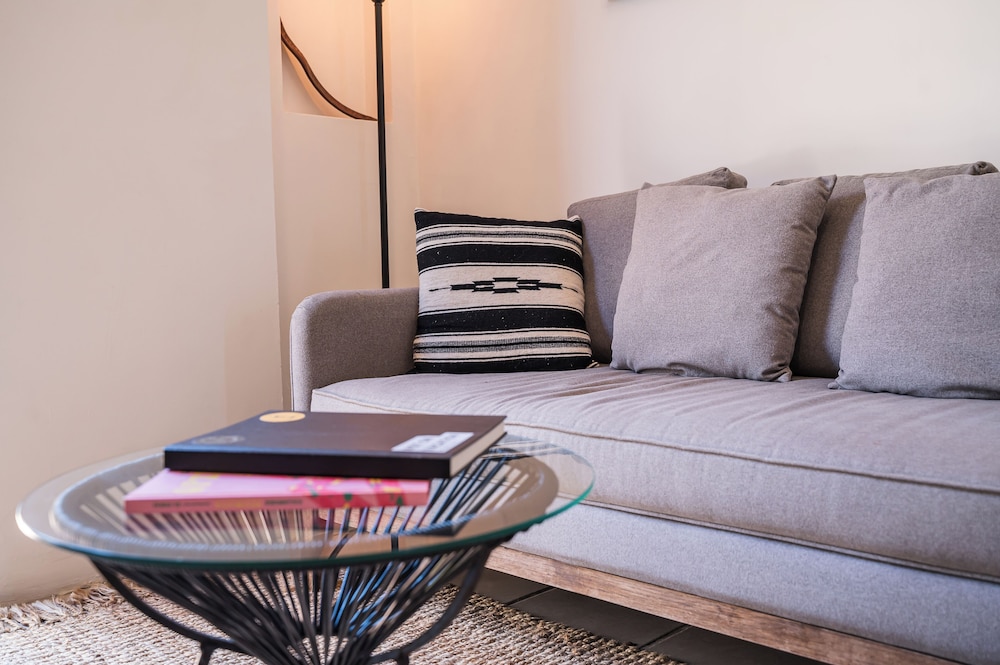Grand Villa w Private Patio & Parking
