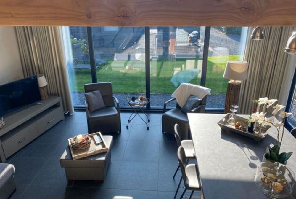 5 BR Family Hangout I Lake Views I Firepit