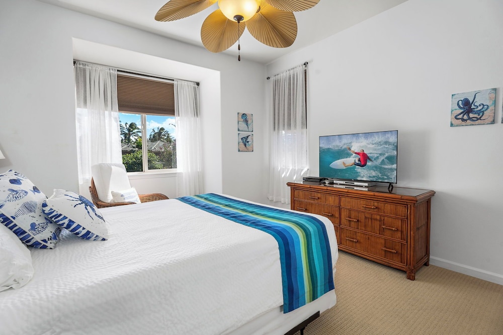 Walk to Restaurants/shopping - Excellent Golf Course Views - Private Beach Access - Vrkcv