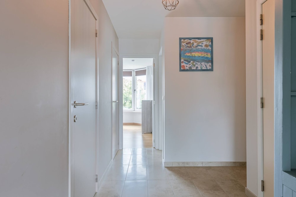 Huswell - Family Apartment With Balcony Near Coast