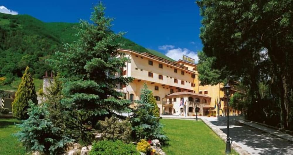 Leo Hotel