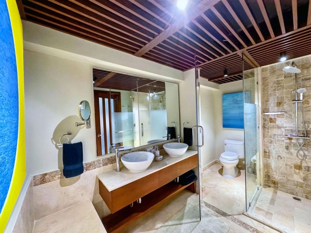 Apt With 2BR and Beach Access in Punta Palmera