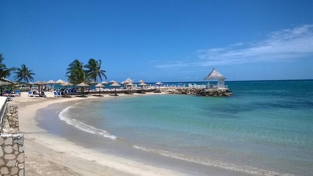 2 Bedroom Apartment Near Ocho Rios
