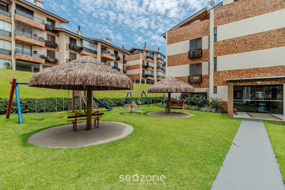 Apt 300m From the Charming Praia Brava Ccu203