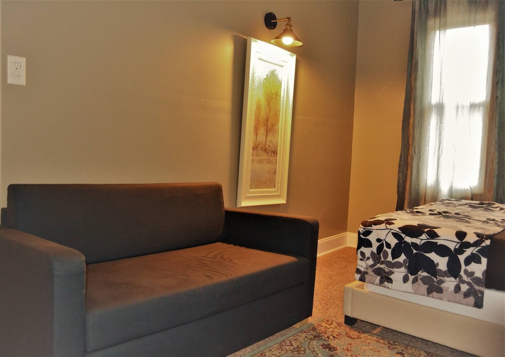 City Pads - Riverside Park view 3