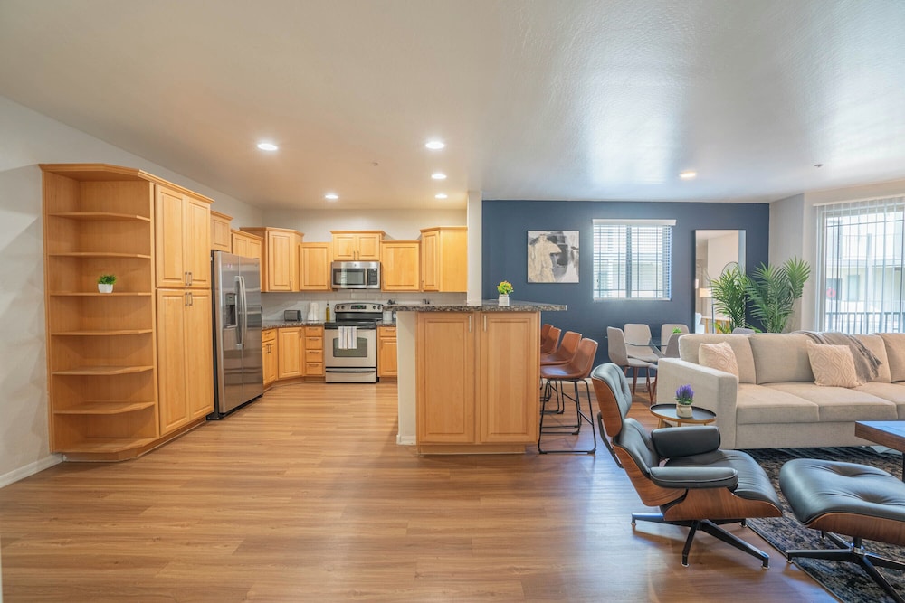 ROVE LIVING/KL - The Fredrick Tempe