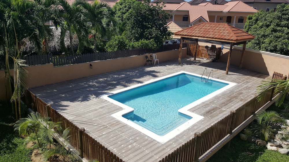 Hotel Executive Suites - Palms of Ottawa - Image 1